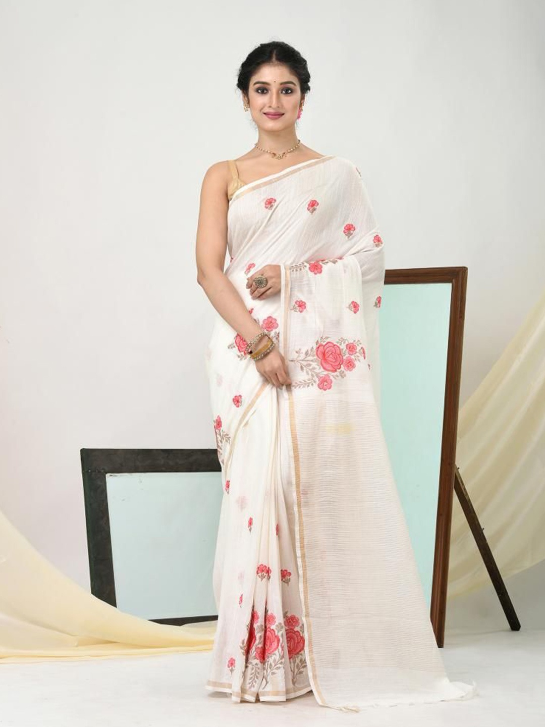 

VIBHAVARI Floral Silk Blend Saree, White