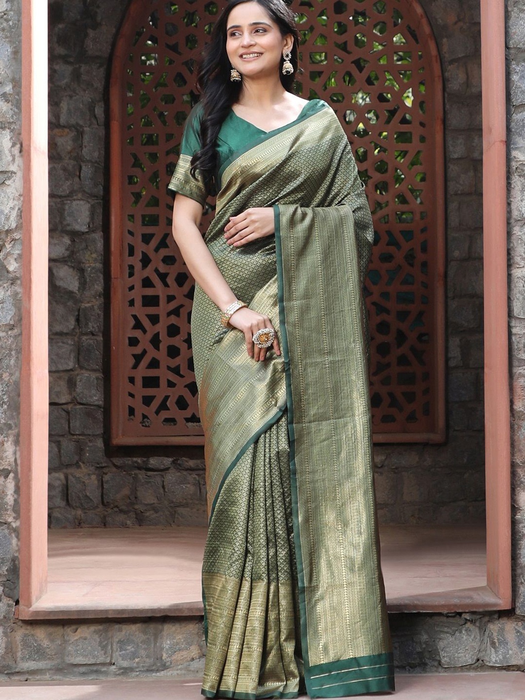 

Sarvada Woven Design Zari Silk Blend Kanjeevaram Saree, Green