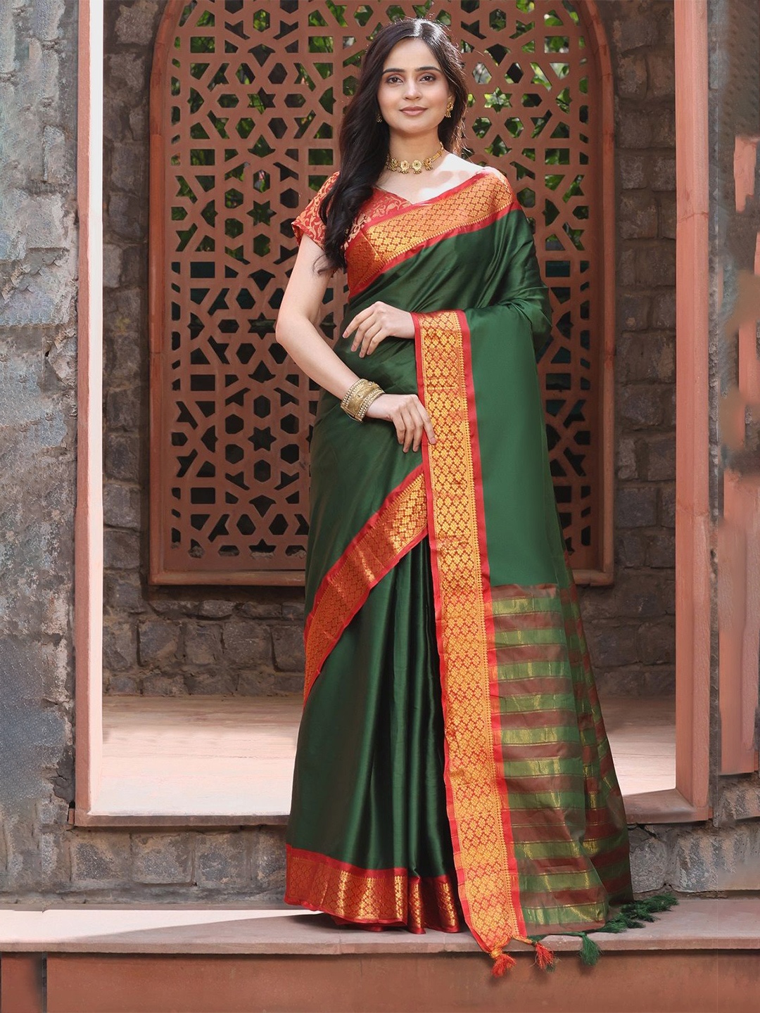 

Mitera Zari Pure Silk Kanjeevaram Saree, Green