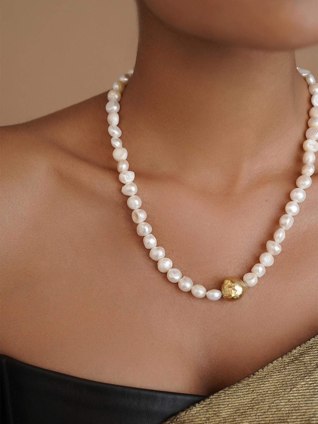 

ROYAL PITARAH Brass Choker Necklace, White