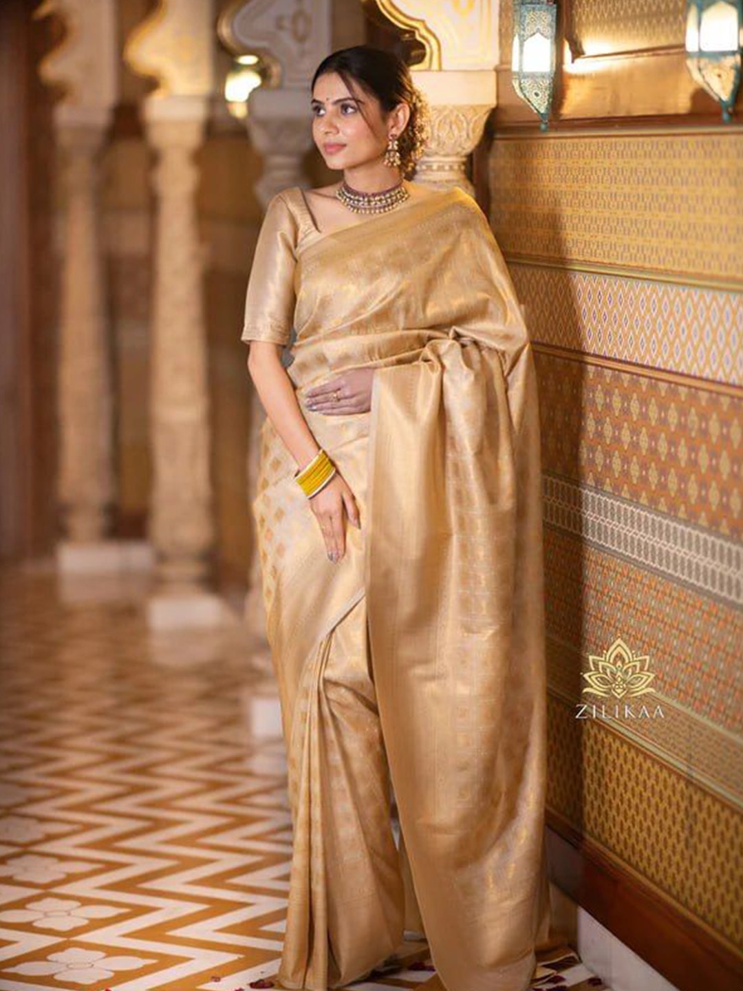 

VISVASTA Woven Design Zari Art Silk Kanjeevaram Saree, Cream