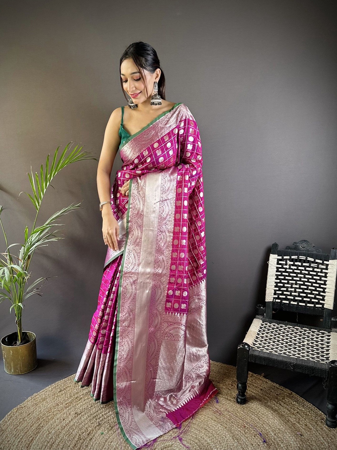 

Panzora Checked Zari Silk Blend Saree, Magenta