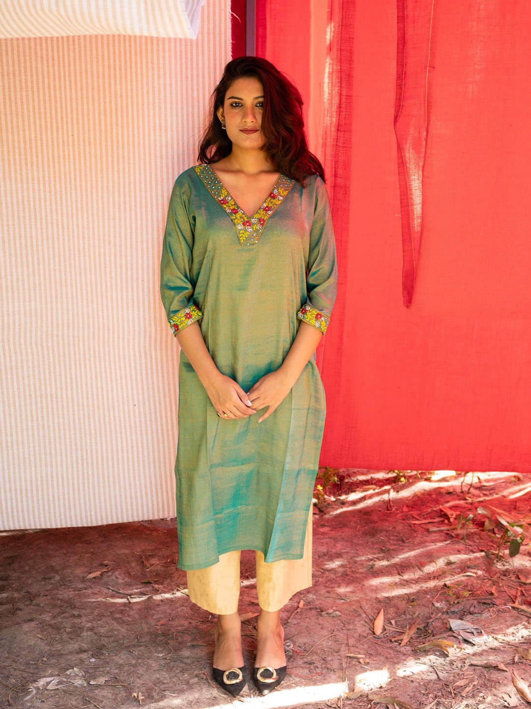 

Uttariya Embroidered Pure Cotton Straight Kurta, Green
