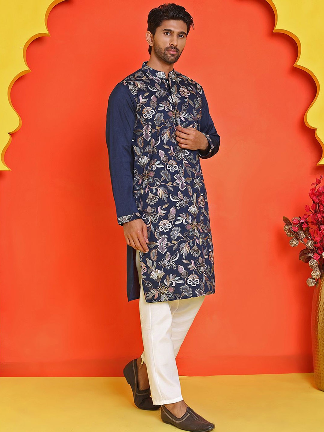 

Jompers Men Floral Embroidered Regular Thread Work Kurta with Pyjamas, Navy blue