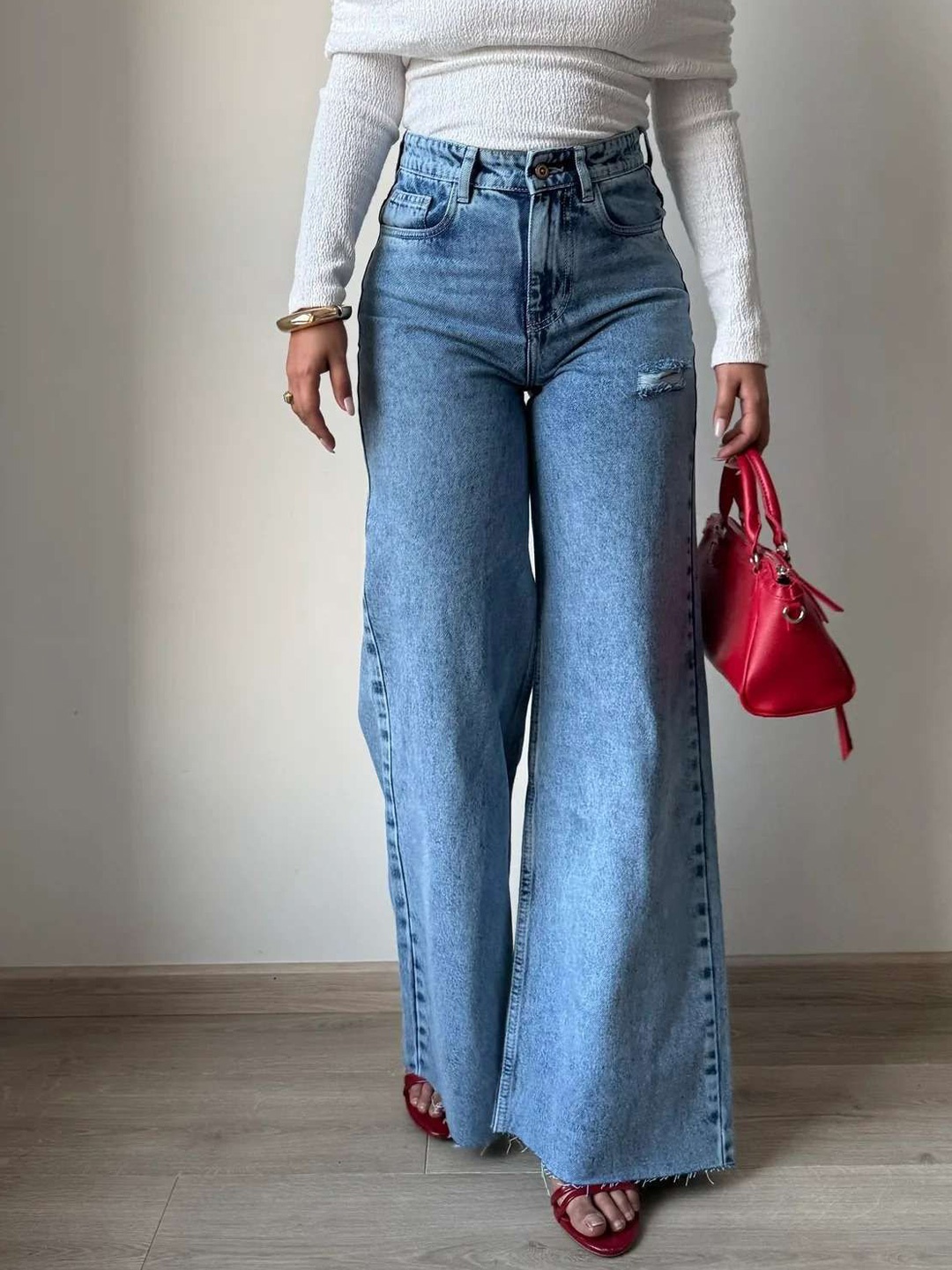 

Off Duty India Women Wide Leg Slash Knee Light Fade Jeans, Blue