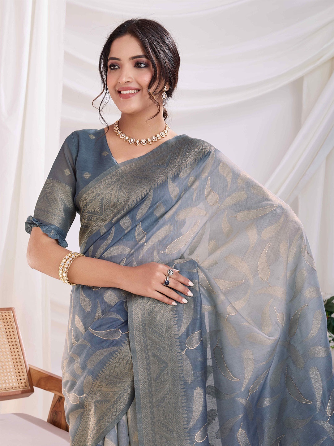 

DIVASTRI Woven Design Zari Pure Cotton Banarasi Saree, Grey