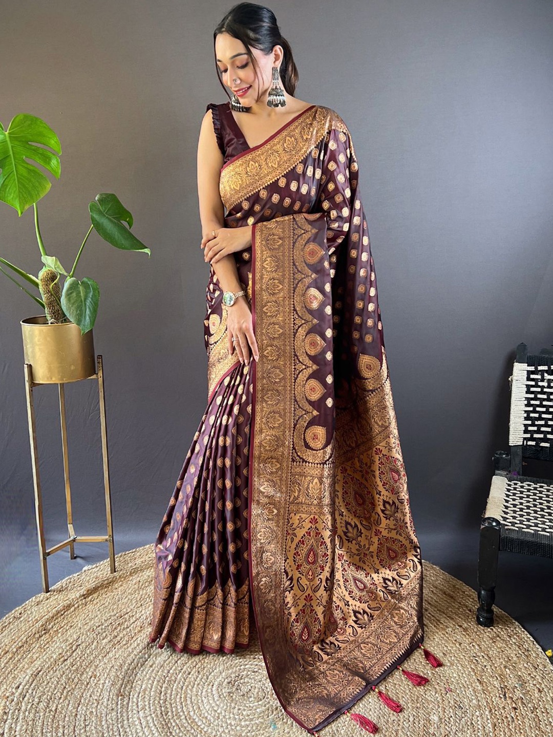 

LeeliPeeri Designer Woven Design Zari Silk Blend Banarasi Saree, Maroon