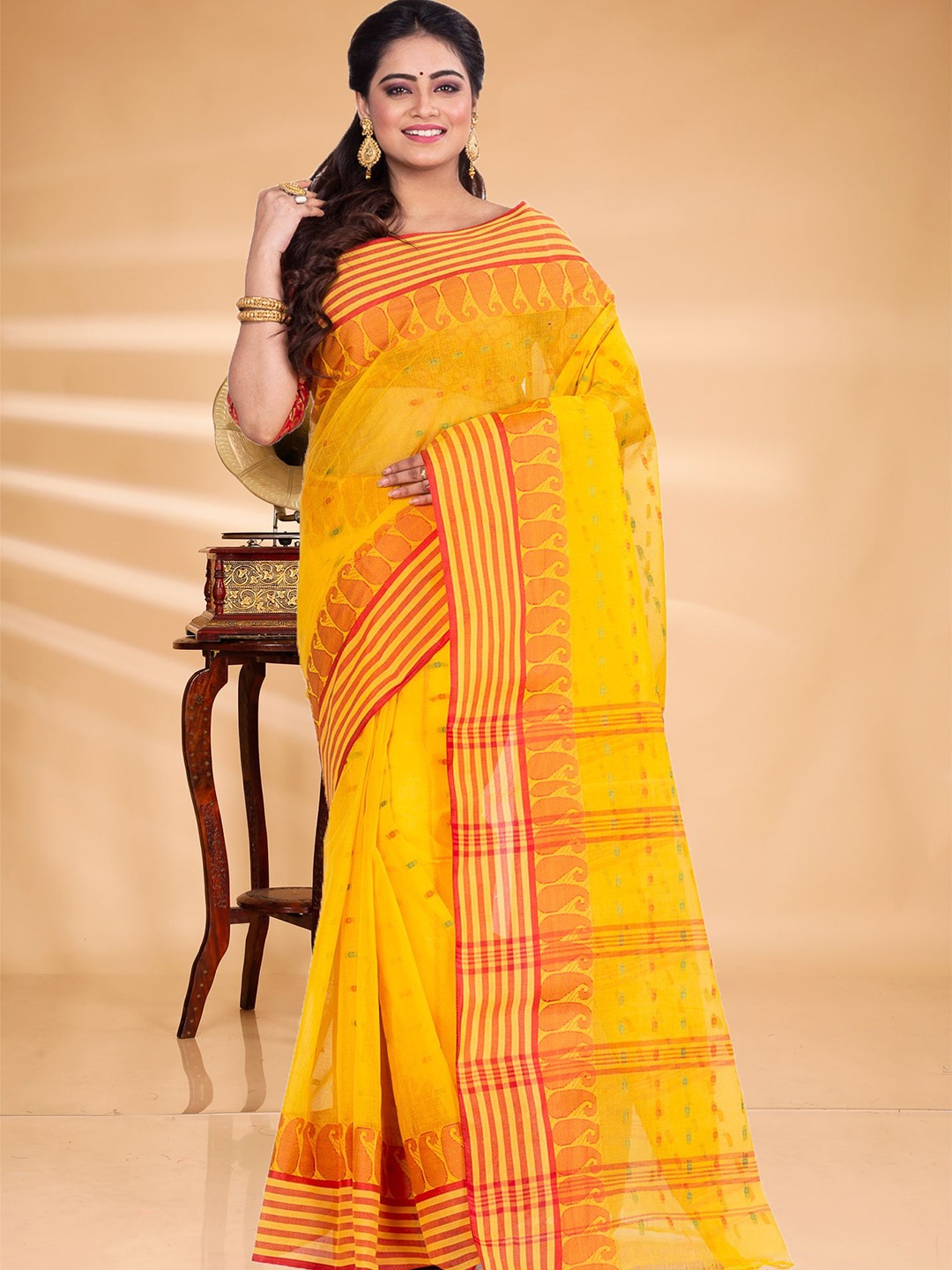

SRILOK Woven Design Pure Cotton Taant Saree, Yellow