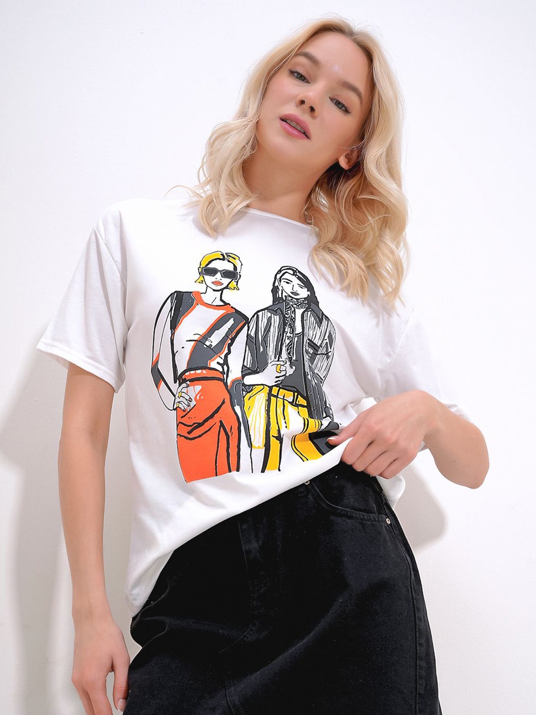 

Trend Alacati stili Women Printed V-Neck Applique T-shirt, Na