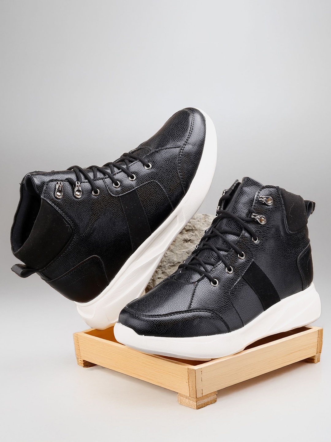 

riffway Men Colourblocked Sneakers, Black