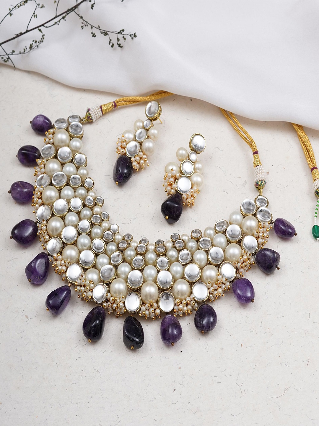 

BeAbhika Gold-Plated Kundan Studded & Beaded Jewellery Set