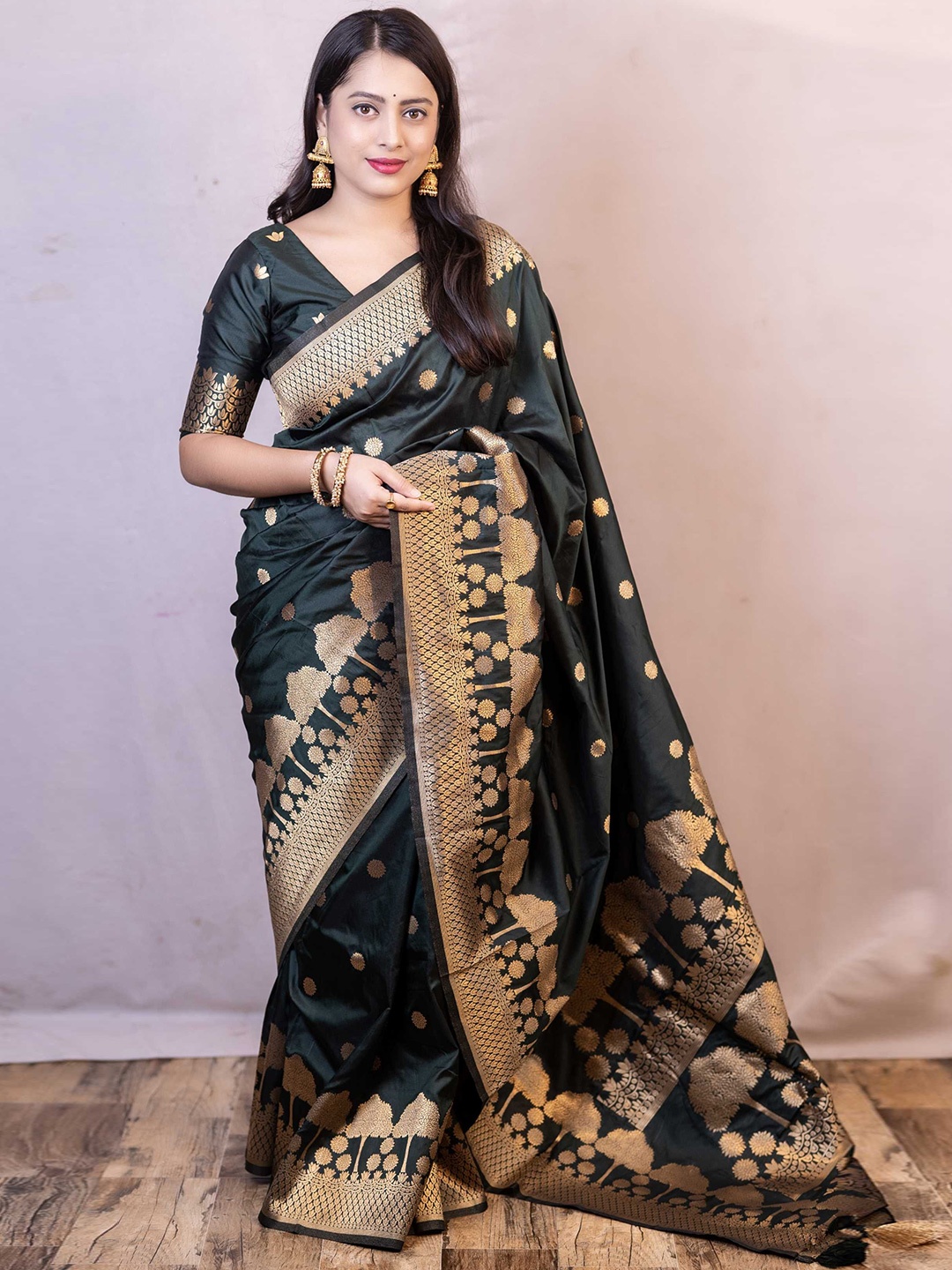 

LeeliPeeri Designer Woven Design Zari Silk Blend Banarasi Saree, Green