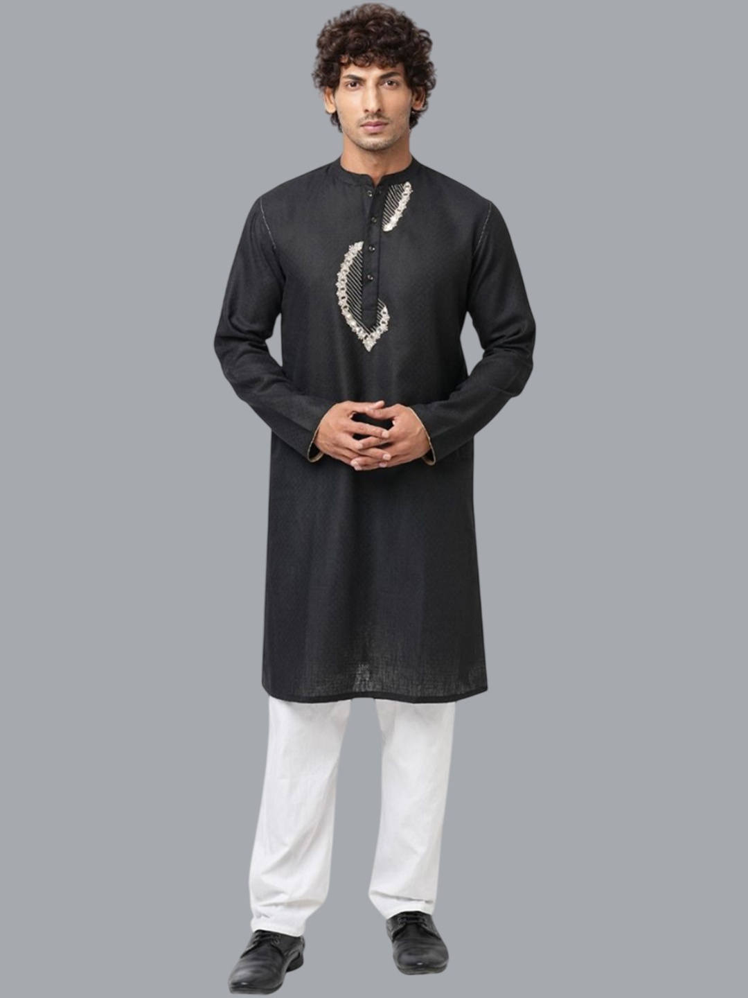

Arch element Men Thread Work Kurta, Black