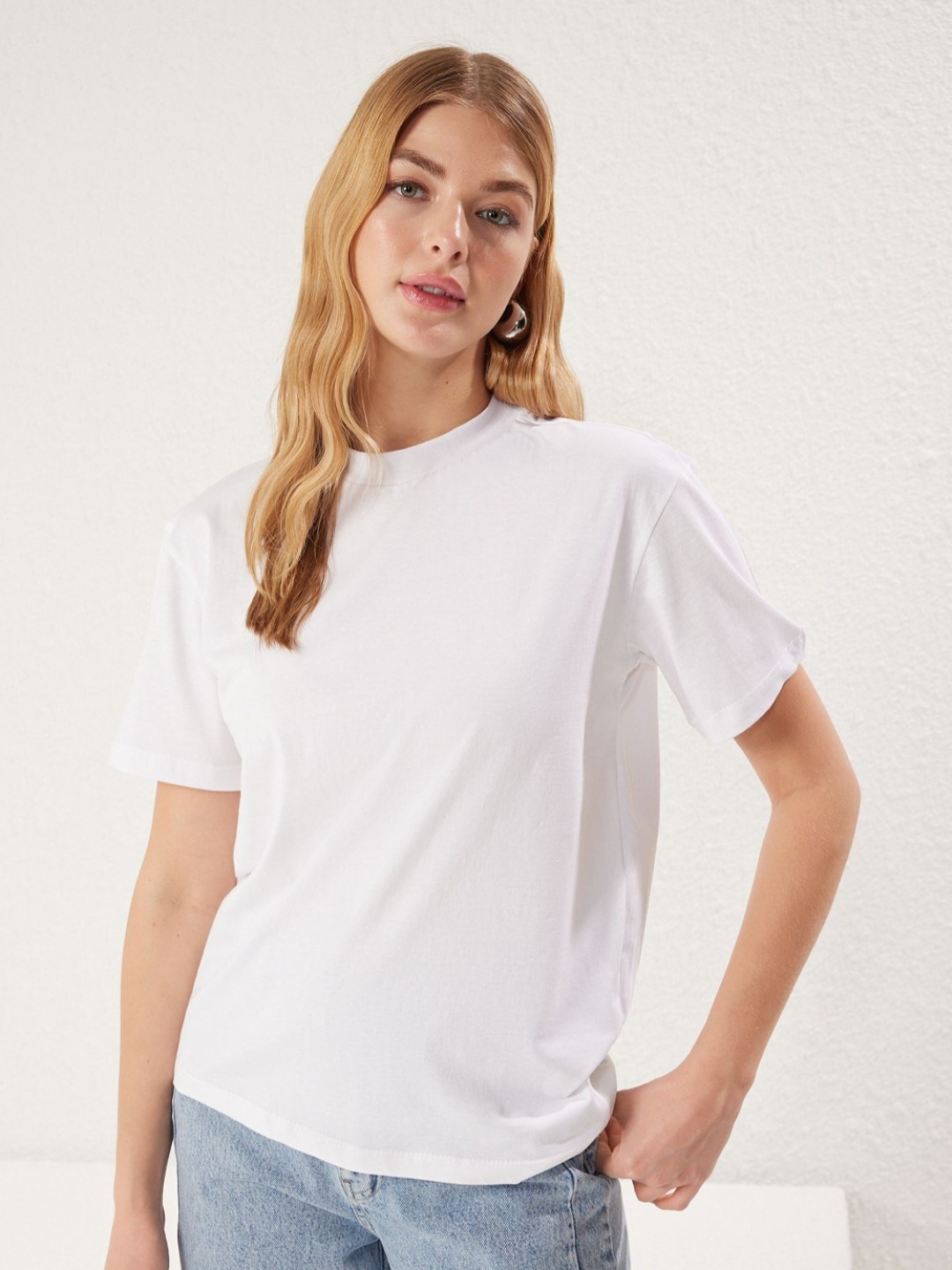 

Trendyol Women Extended Sleeves Applique T-shirt, Na