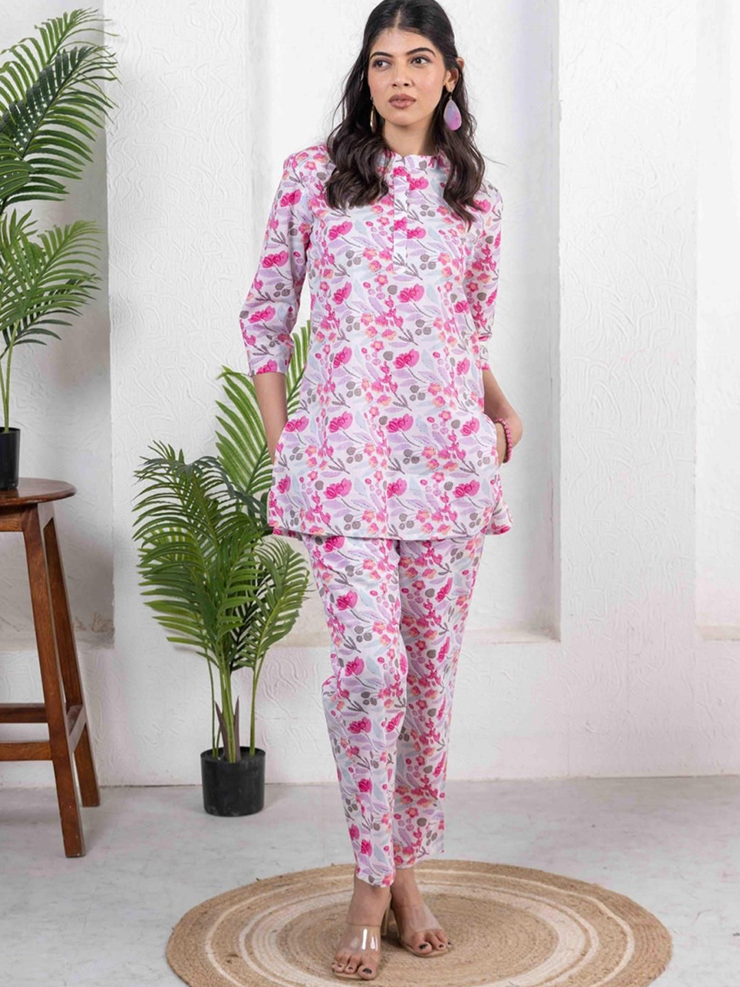 

INAAYA JAIPUR Printed Mandarin Collar Neck Tunic With Trousers Co-Ords, Pink