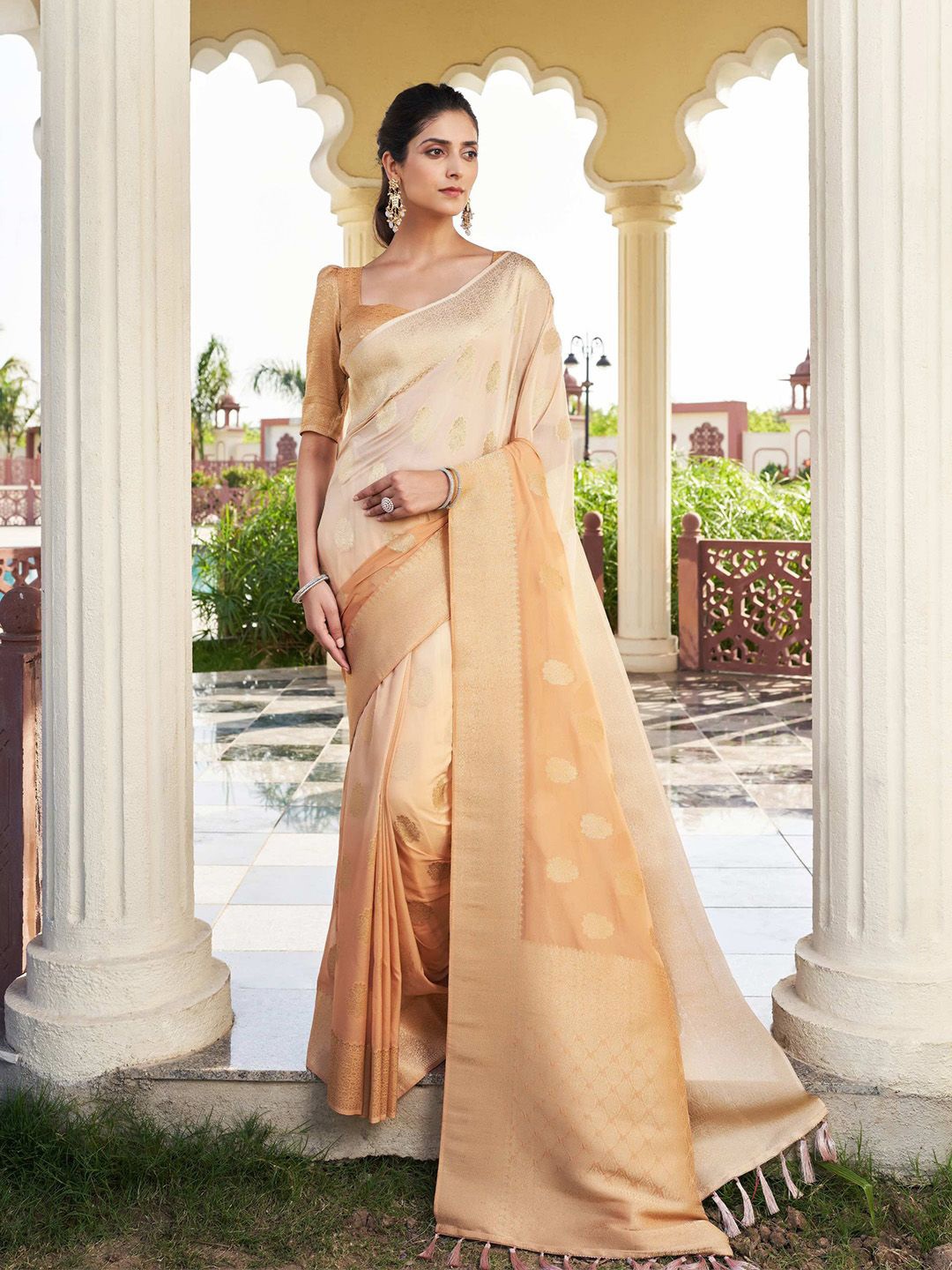 

DEVATITHI Woven Design Zari Silk Blend Banarasi Saree, Beige