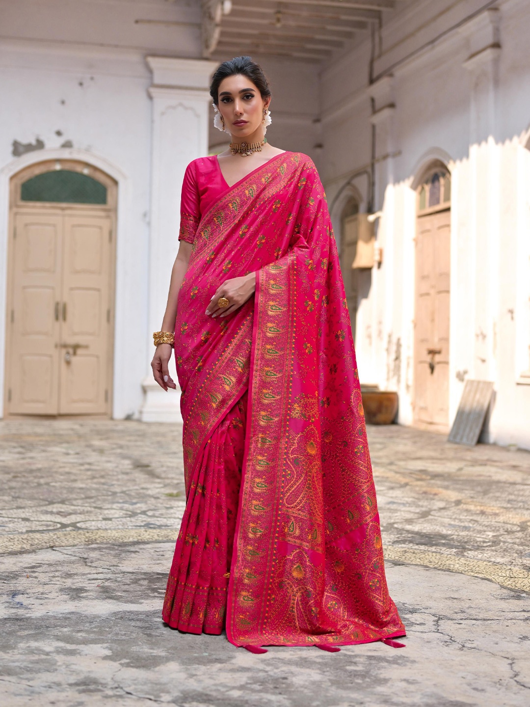

Divyadham Textiles Woven Design Zari Pure Silk Banarasi Saree, Pink