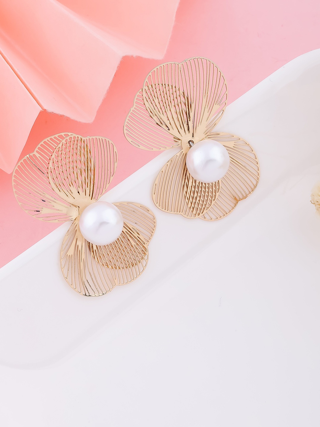 

DressBerry Contemporary Drop Earrings, Na
