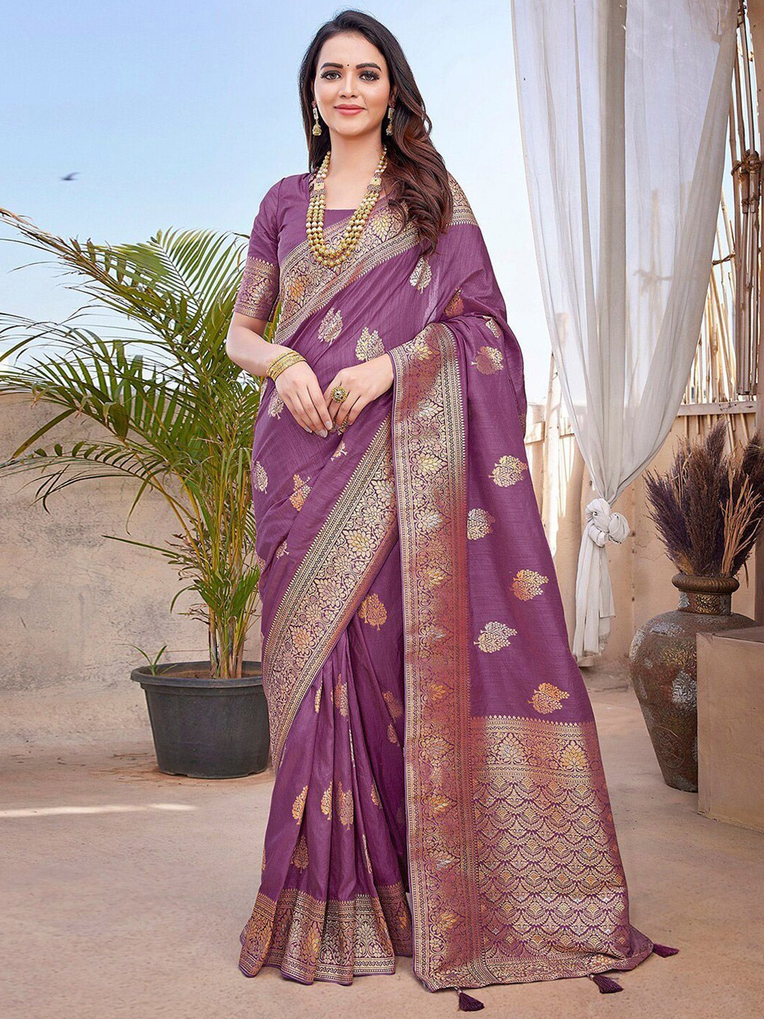 

DIVASTRI Woven Design Zari Silk Blend Banarasi Saree, Mauve