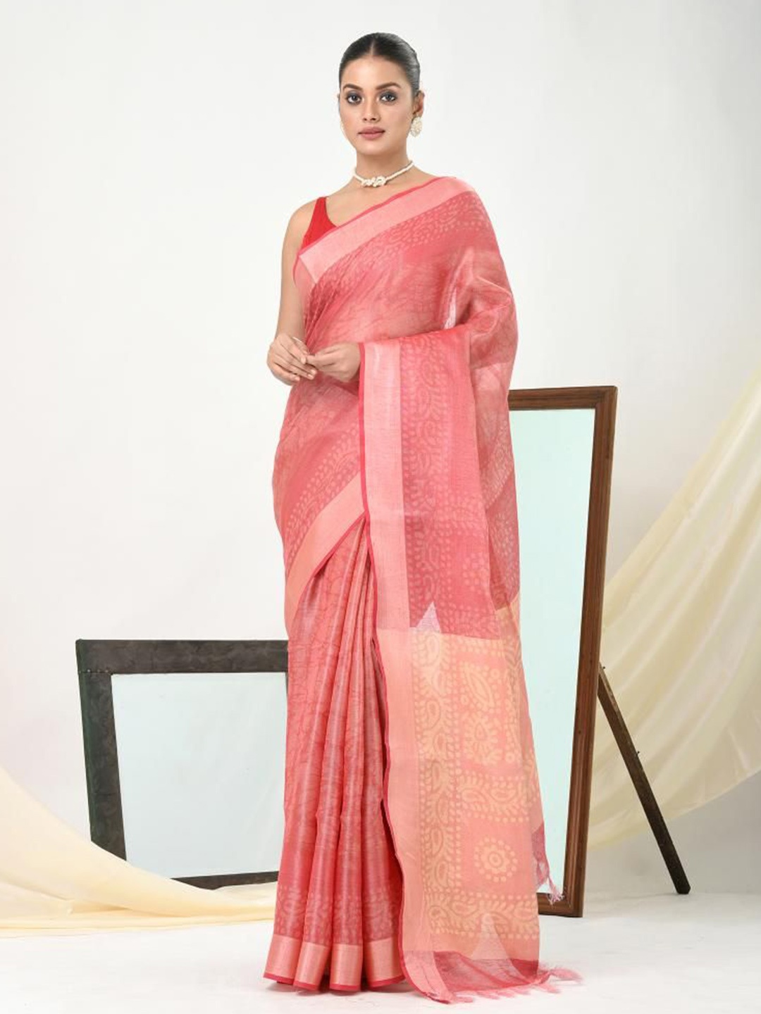 

VIBHAVARI Paisley Zari Pure Linen Saree, Peach