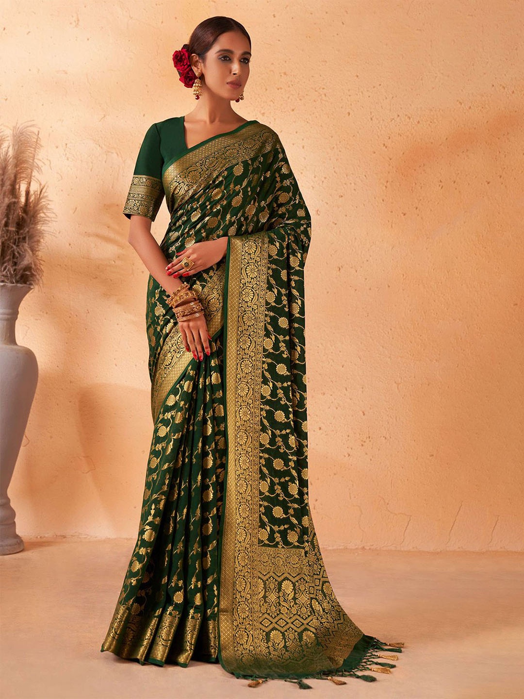 

DEVATITHI Ethnic Motifs Zari Silk Blend Banarasi Saree, Green