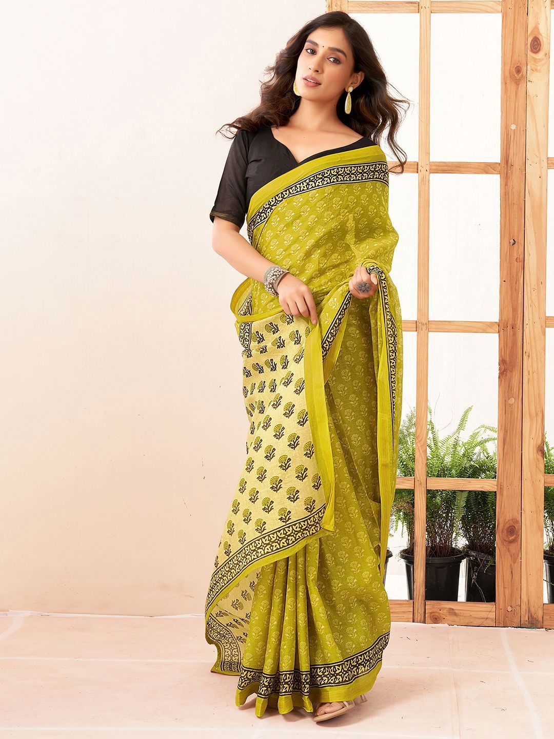

DIVASTRI Floral Pure Cotton Dabu Saree, Lime green