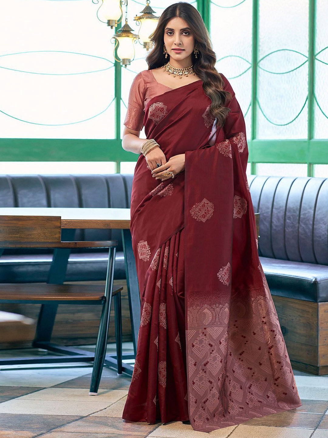 

DIVASTRI Ethnic Motifs Zari Silk Blend Banarasi Saree, Maroon