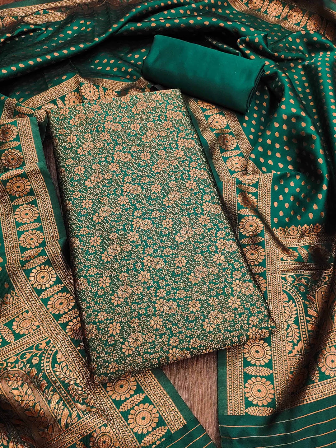 

SAINOOR Unstitched Dress Material, Green