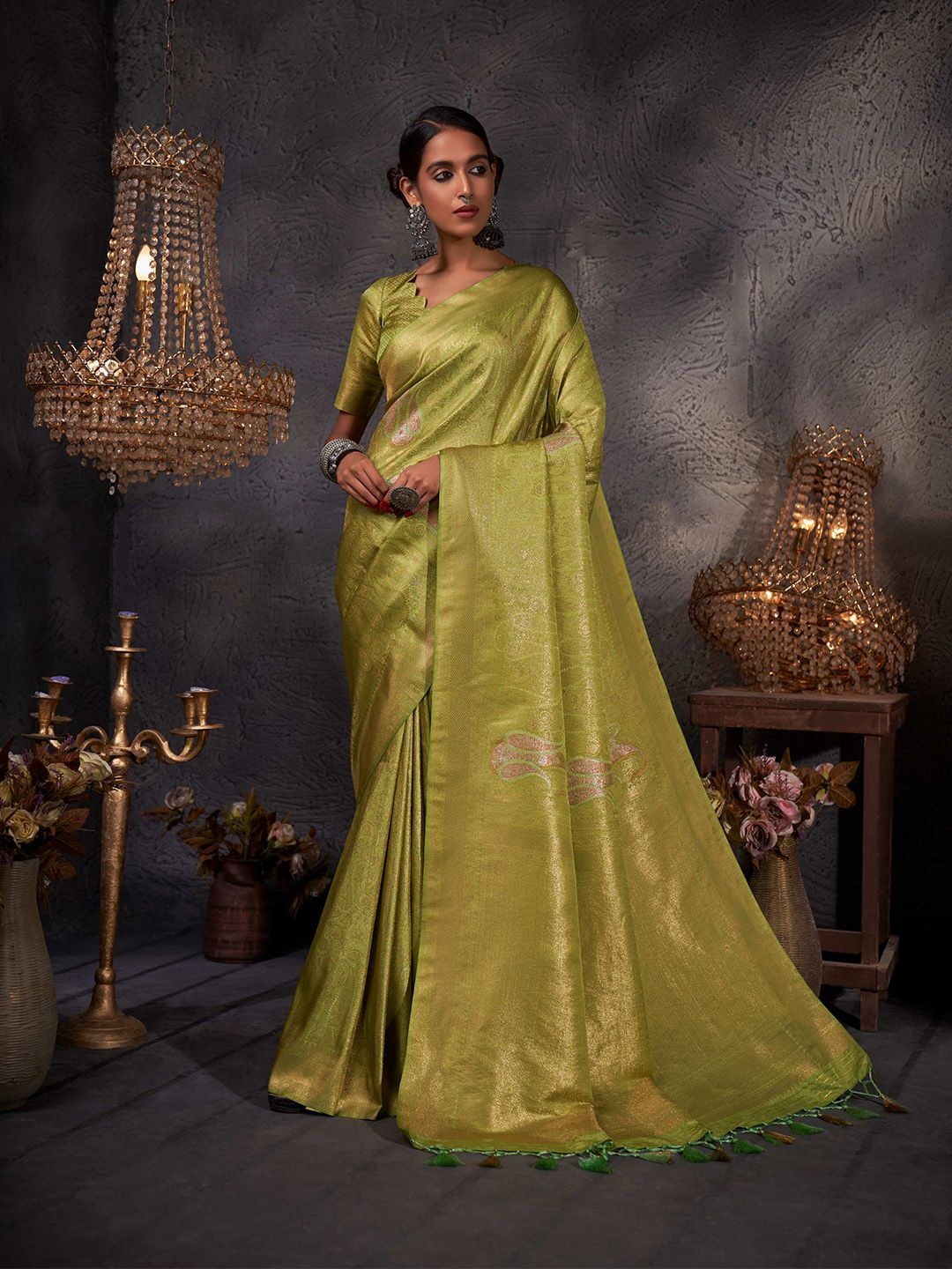 

DEVATITHI Ethnic Motifs Zari Silk Blend Kanjeevaram Saree, Green