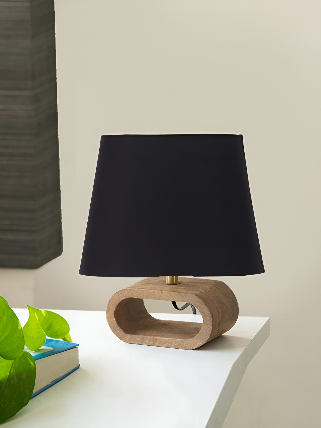 

Devansh Black Wood Traditional Frusturical Shaped Table Lamp