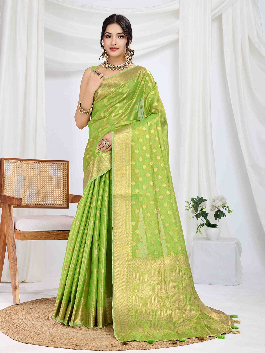 

TASRIKA Woven Design Zari Tissue Banarasi Saree, Green