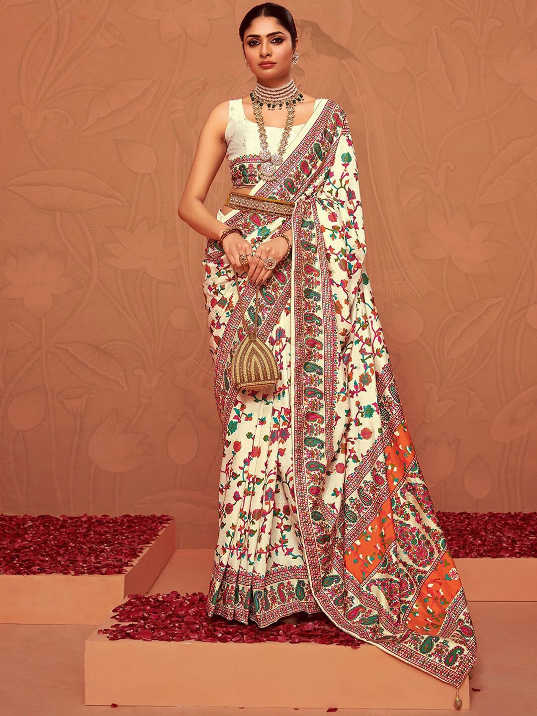 

DIVASTRI Ethnic Motifs Art Silk Sungudi Saree, Cream