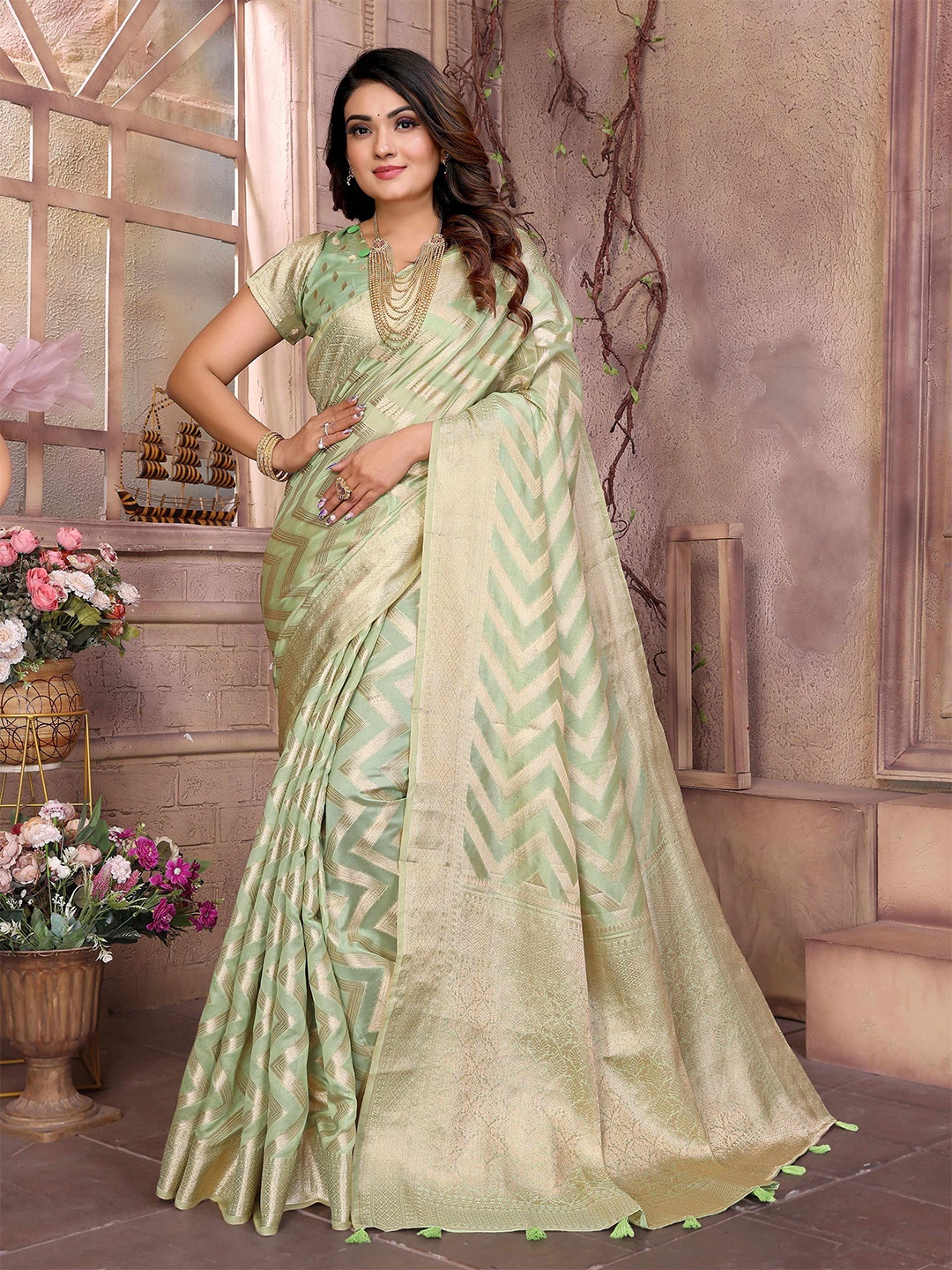 

HEER FASHION Woven Design Zari Organza Banarasi Saree, Green