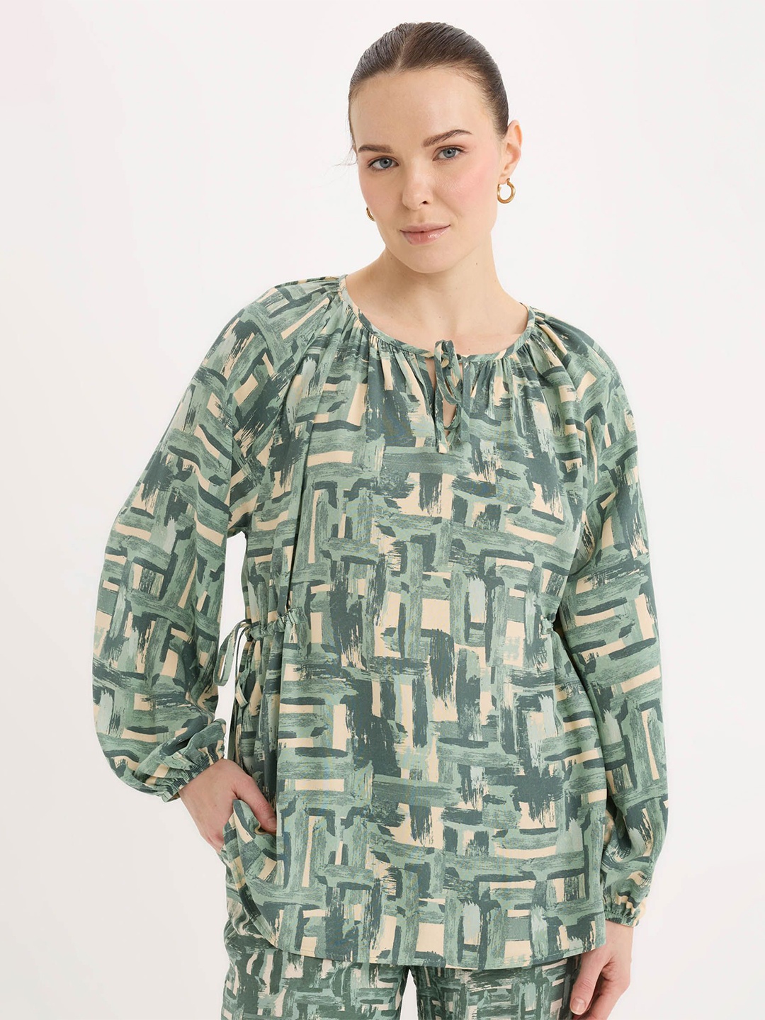 

DeFacto Print Tie-Up Neck Top, Na