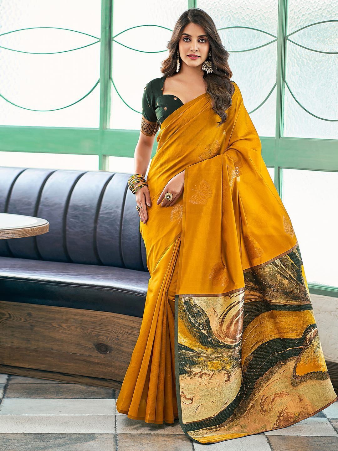 

DIVASTRI Floral Zari Silk Blend Banarasi Saree, Yellow