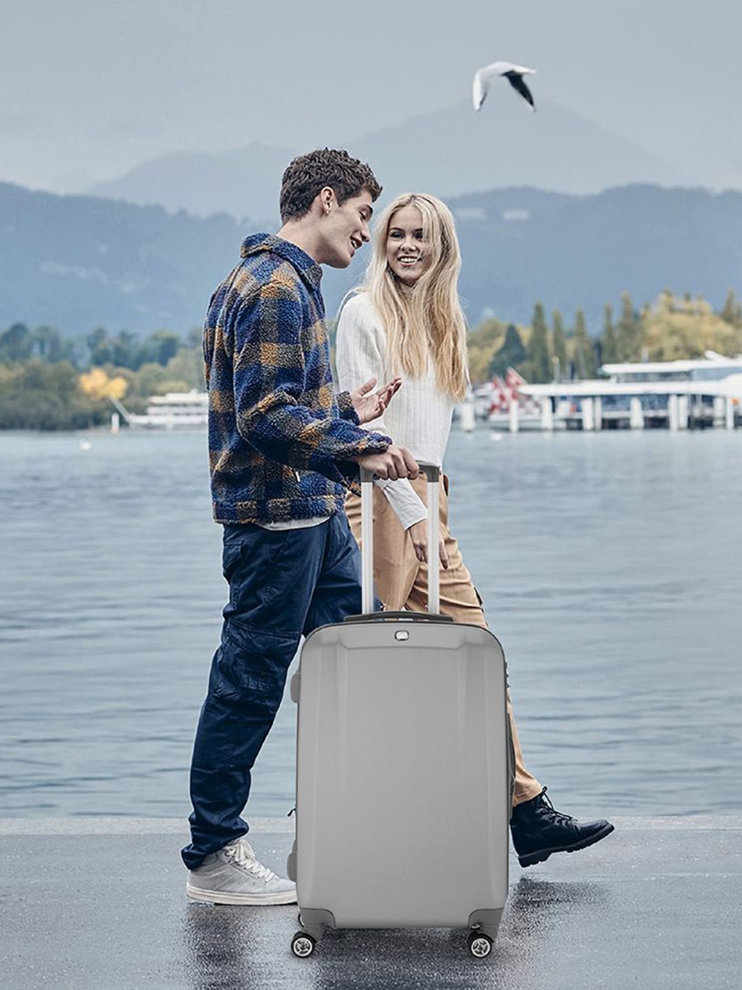 

Wenger Tenso Hard Sided Medium Trolley Suitcase, Silver