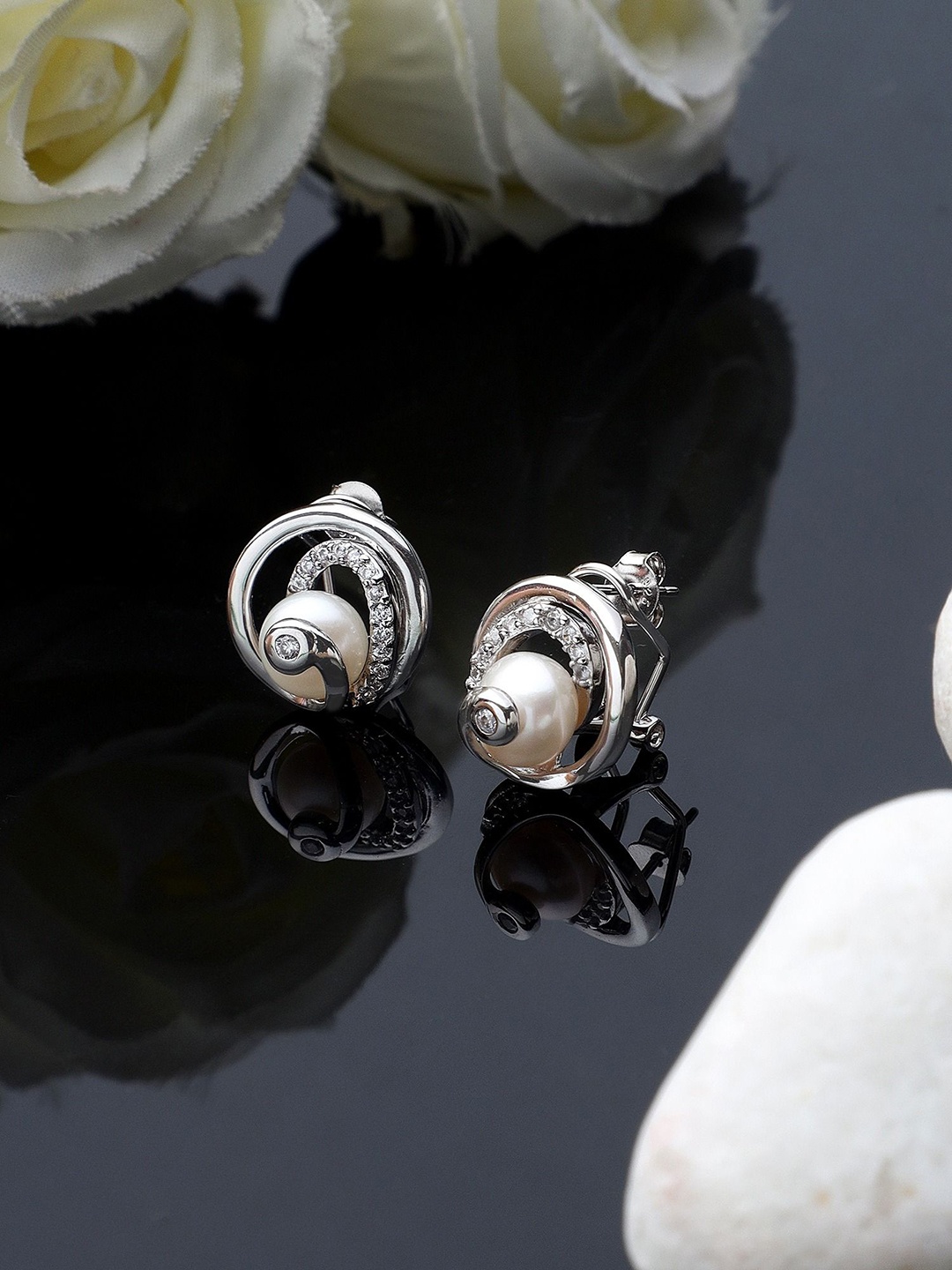 

DIAVO Contemporary Studs Earrings, Silver