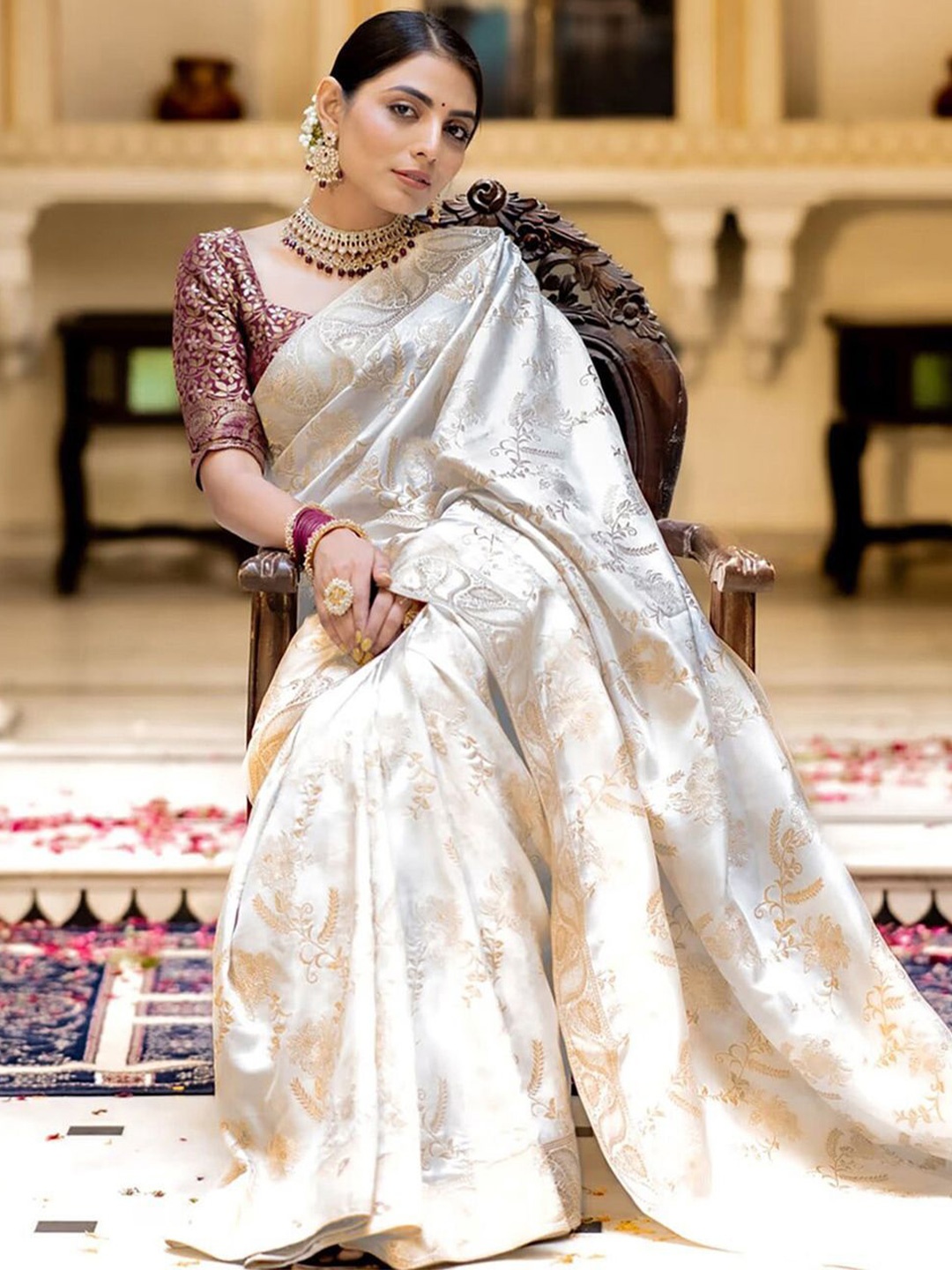 

DIVASTRI Ethnic Motifs Zari Art Silk Banarasi Saree, White