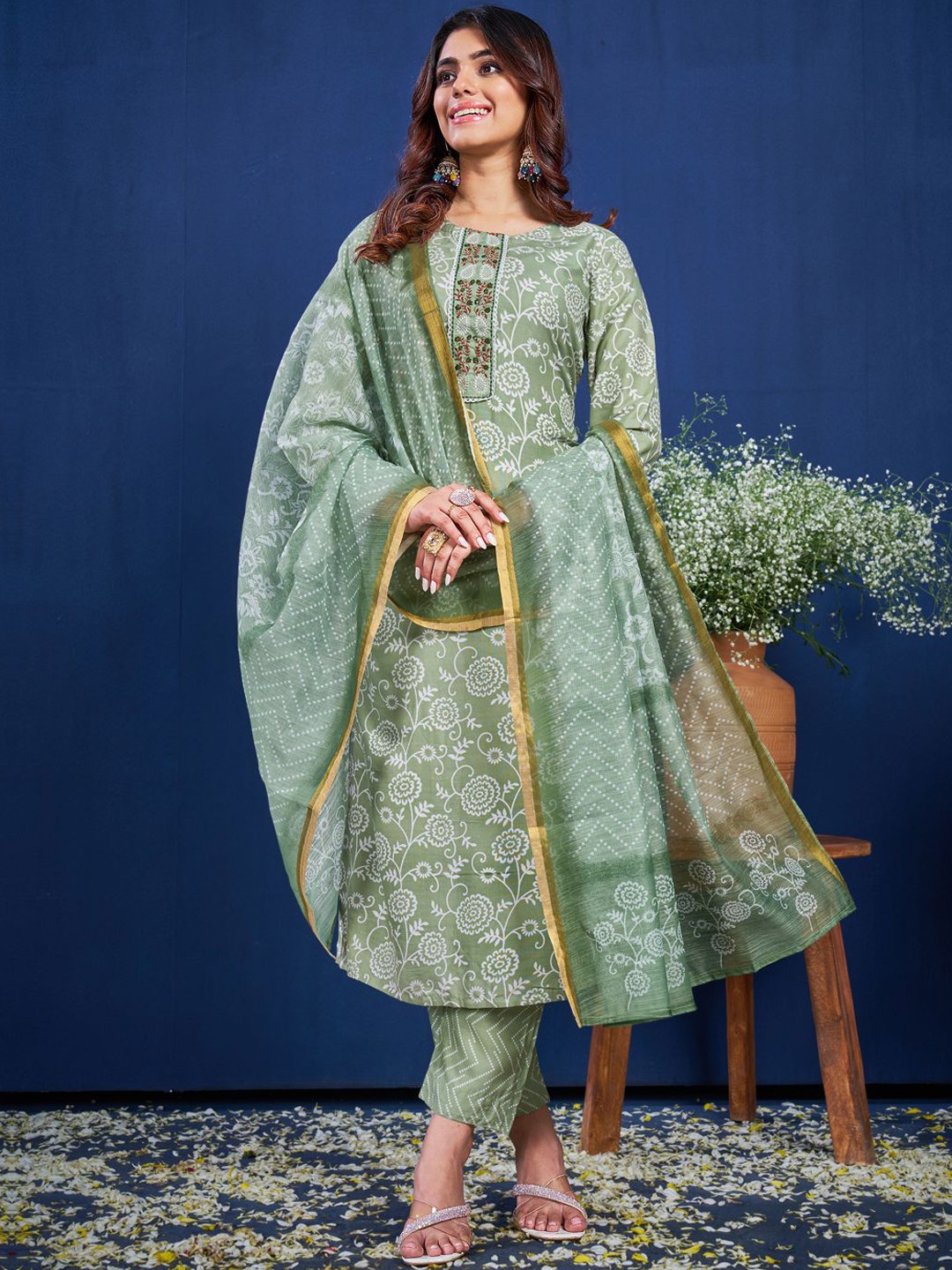 

Rujave Women Floral Regular Kurta with Trousers & With Dupatta, Lime green