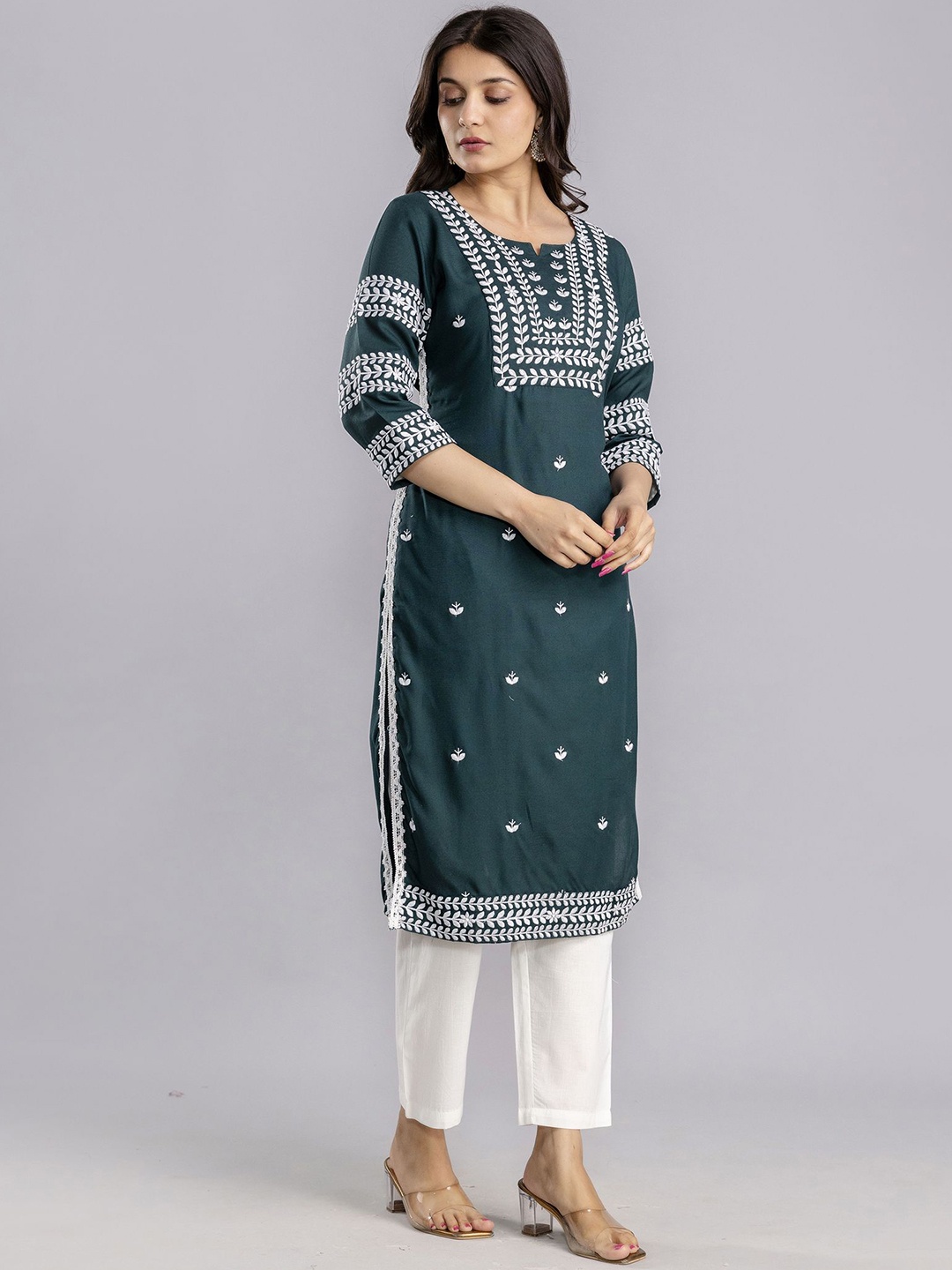 

ANNAYEMA APPARELS Women Embroidered Floral Kurta, Green