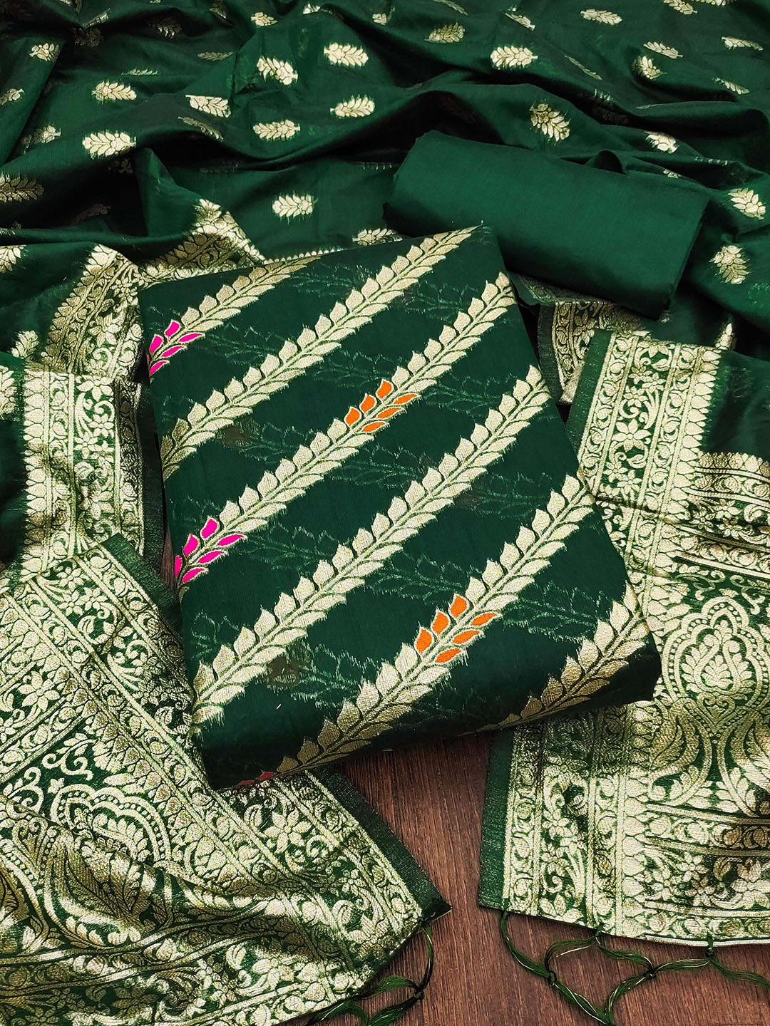 

SAINOOR Unstitched Dress Material, Green