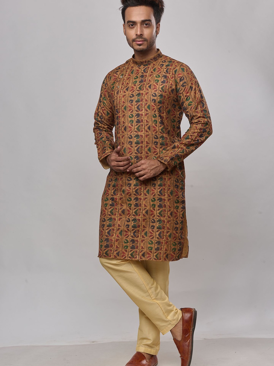 

KHAAS Men Ethnic Motifs Kurta, Brown