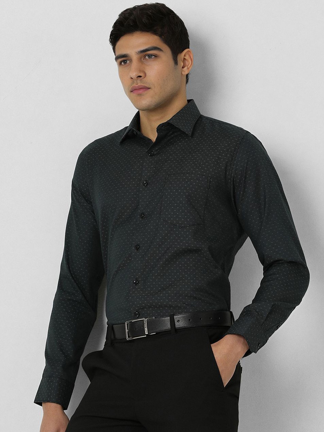 

Van Heusen Men Slim Fit Opaque Printed Formal Shirt, Black