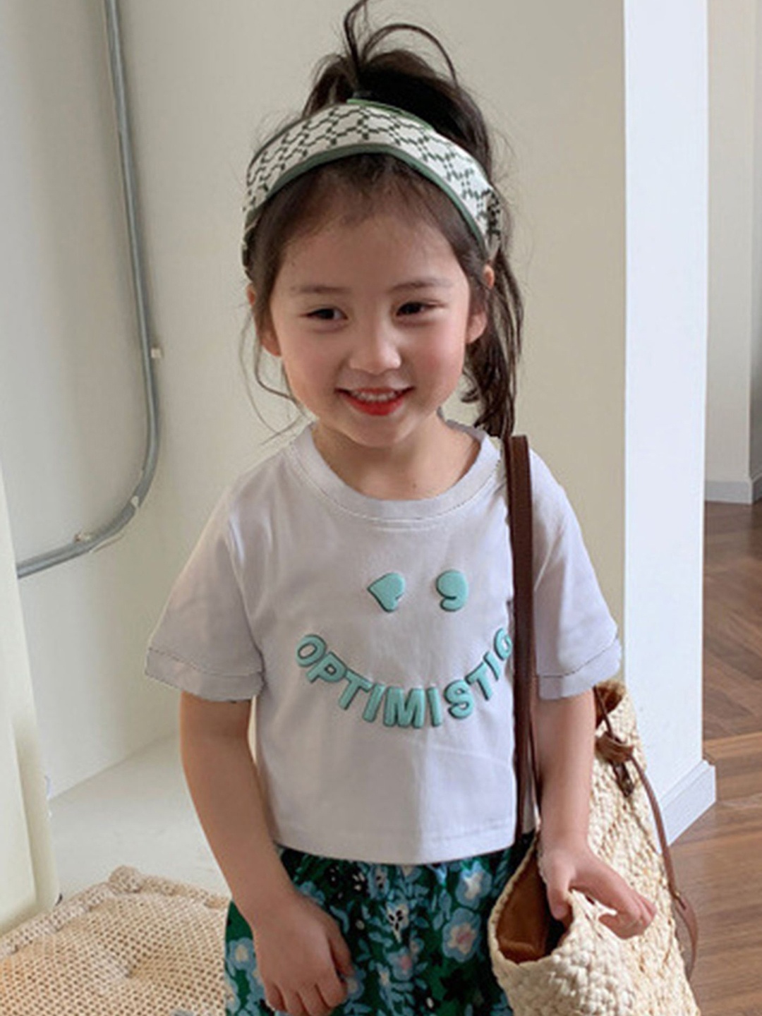 

LULU & SKY Girls Printed V-Neck Pure Cotton Applique T-shirt, White