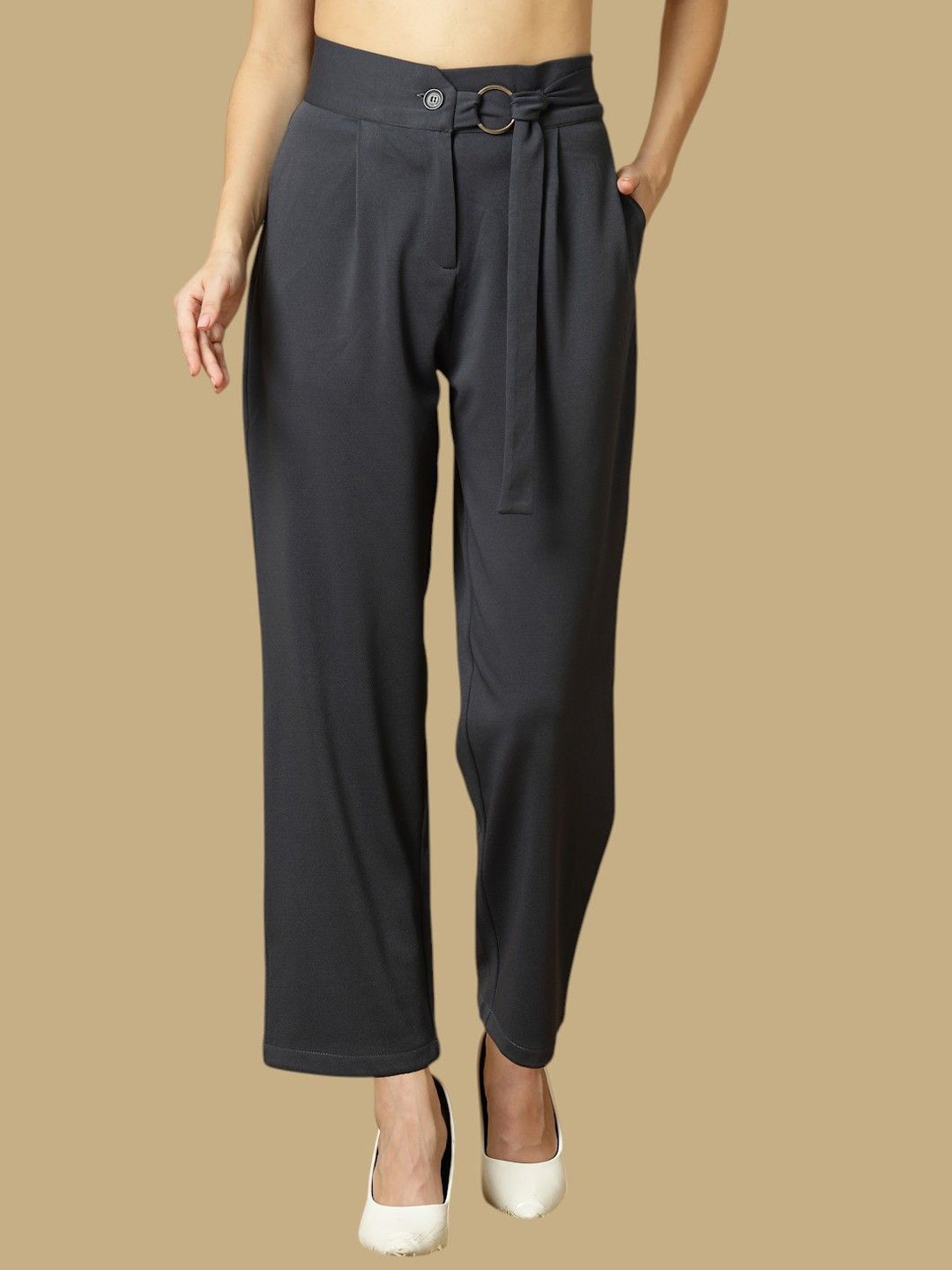 

Chemistry Women Relaxed Pleated Trousers, Grey