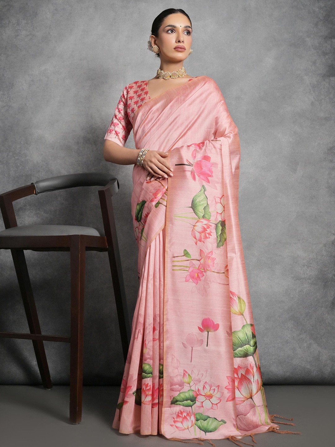 

Divyadham Textiles Floral Pure Silk Saree, Peach