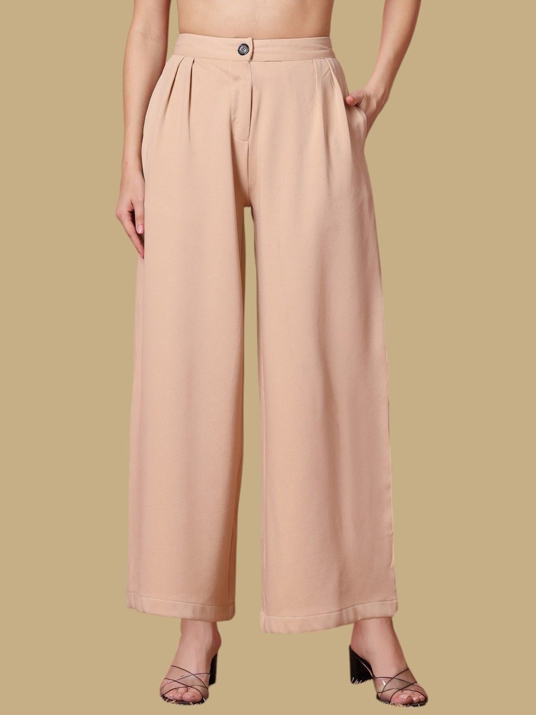 

Chemistry Women Relaxed Pleated Trousers, Beige