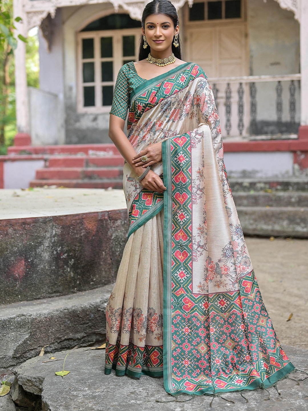 

Divyadham Textiles Woven Design Zari Pure Silk Handloom Banarasi Saree, Cream