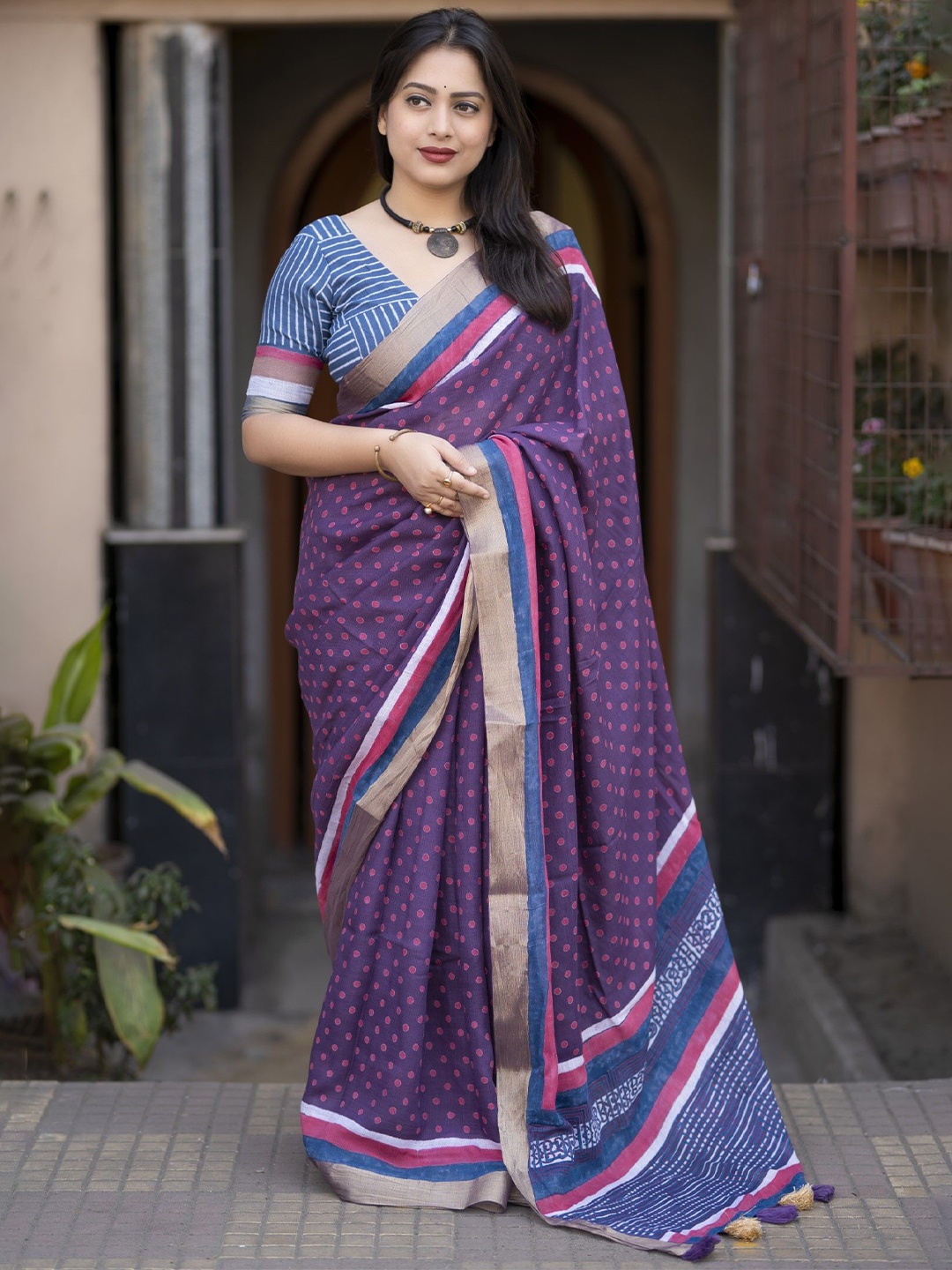 

Panzora Polka Dot Zari Linen Blend Saree, Purple