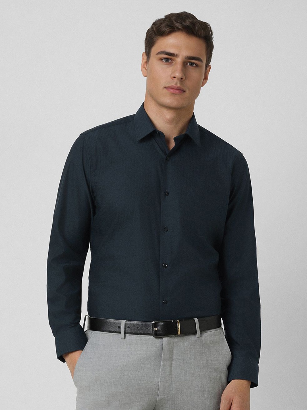 

Van Heusen Men Opaque Party Shirt, Navy blue
